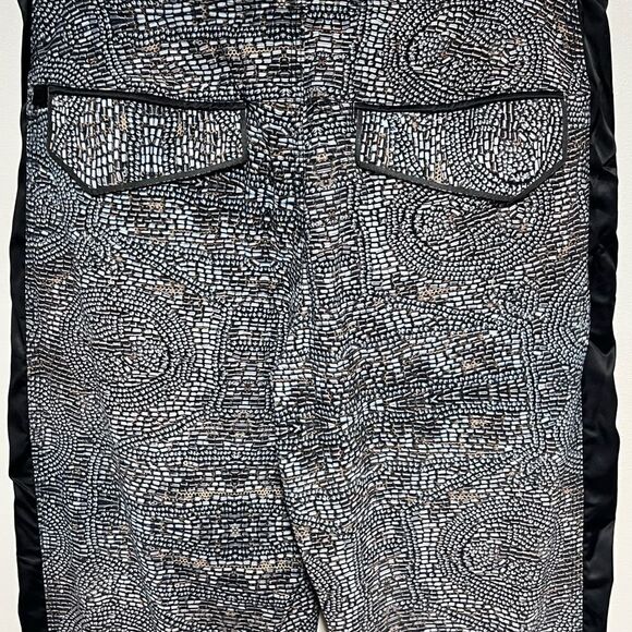 Lululemon Rise & Shine Trouser
Bead Envy Silver Spoon Multi / Black Sz 4 - Picture 8 of 10